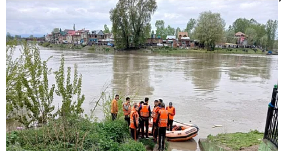 झेलम नदी में डूबी नाव, हादसे में चार शव बरामद, बचाव अभियान जारी..