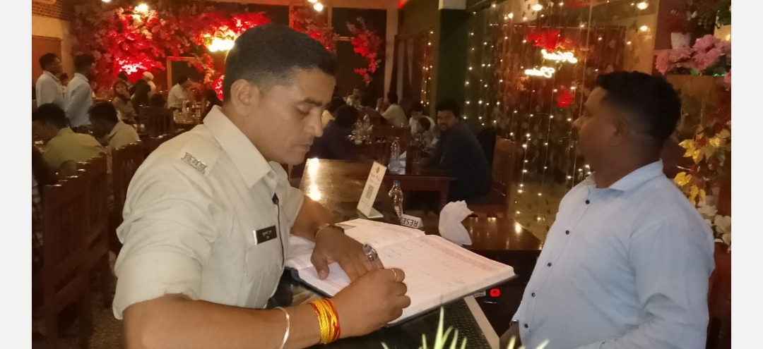 रायगढ़: पुलिस टीमों ने होटल, ढाबा, लाज और धर्मशाला चेक कर मुसाफिरों की जानकारी ली