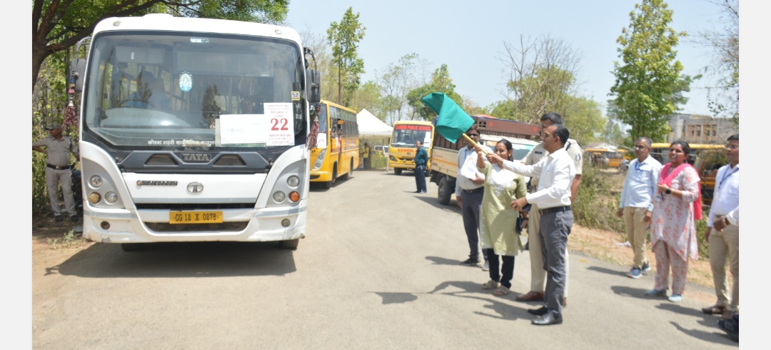 कोरबा: ऑल द बेस्ट कहकर कलेक्टर-SP ने महिलाओं का किया उत्साहवर्धन,हरी झण्डी दिखाकर बसों को किया रवाना