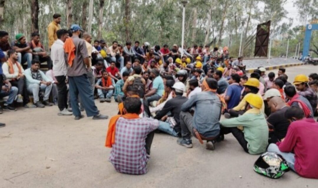 कोरबा: निजी ठेका कंपनी के वाहन चालकों ने एसीसीएल गेवरा महाप्रबंधक कार्यालय का किया घेराव-खदान कार्य प्रभावित