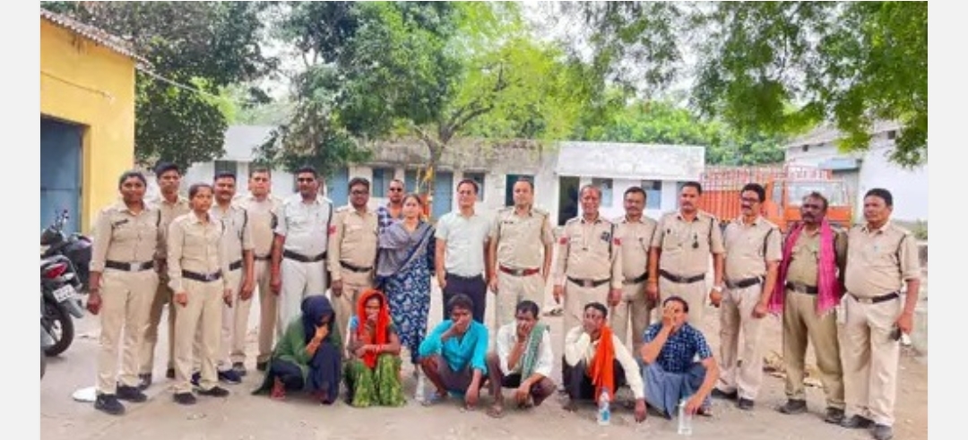 कोरबा: अवैध शराब मामले में कार्रवाई: ग्राहक बनकर शराब की खरीदी करने पहुंचे जवान,दो महिला सहित पांच लोगों को गिरफ्तार