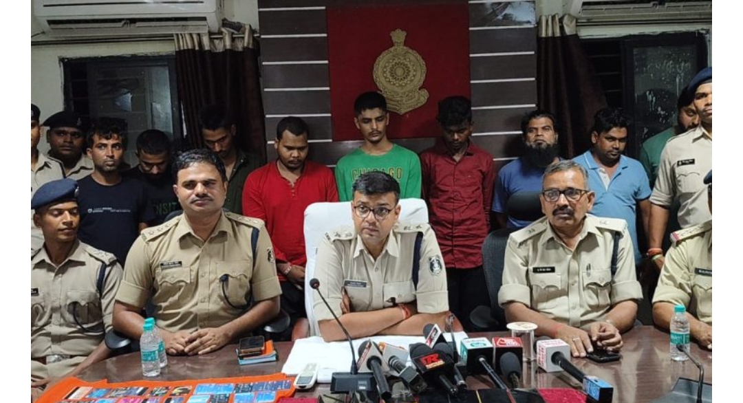 कोरबा पुलिस को बड़ी सफलता: महादेव M-100, M-151 पैनल से IPL सट्टा संचालित करते 7 अंतर्राज्यीय सटोरियो को गोवा से किया गिरफ्तार