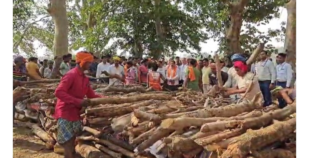 छत्तीसगढ़: कवर्धा हादसे में जान गंवाने वाले 19 मजदूरों का एक साथ किया गया अंतिम संस्कार,डिप्टी सीएम विजय शर्मा हुए शामिल