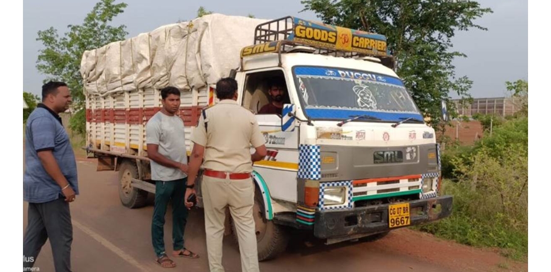 रायगढ़: टमाटर गोभी और सब्जी के आड़ में गांजा तस्करी, ढ़ाई क्विंटल गांजा जब्त