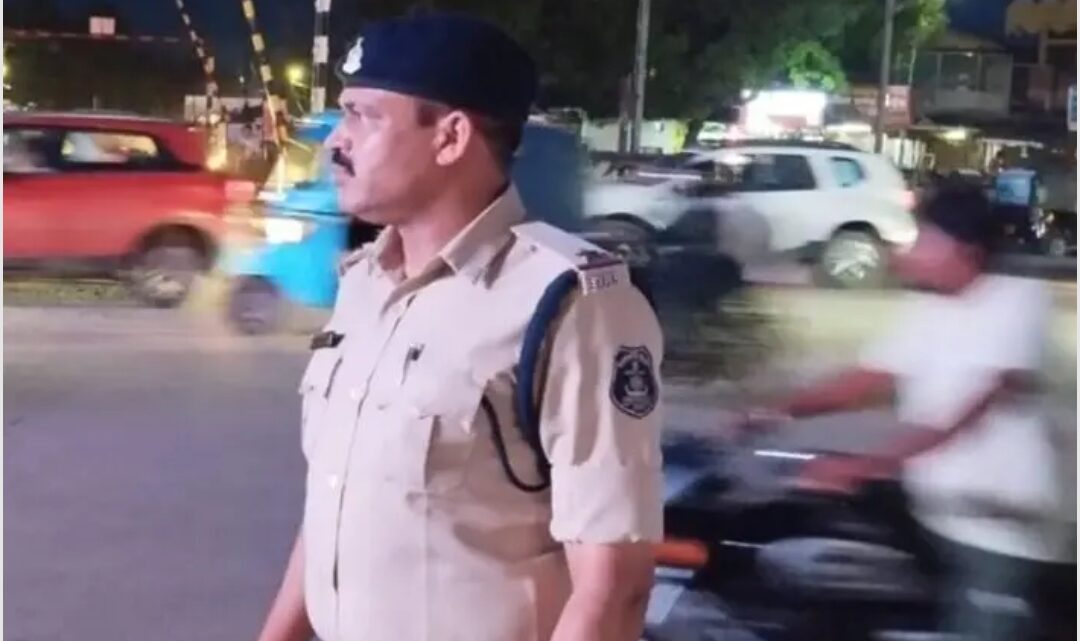 NO Parking में वाहन खड़े करने वाले वाहन चालकों पर यातायात पुलिस के द्वारा हुई कार्रवाई..