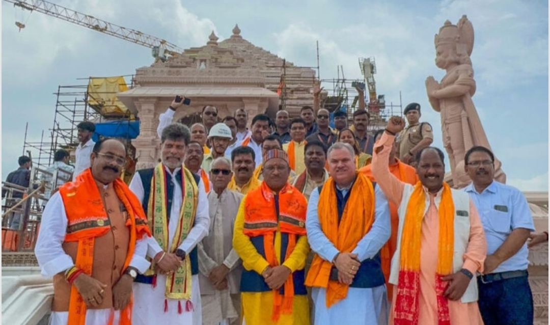 राम मंदिर में गूंजा नारा, साय कैबिनेट ने अयोध्या धाम में किए श्रीरामलला के दर्शन