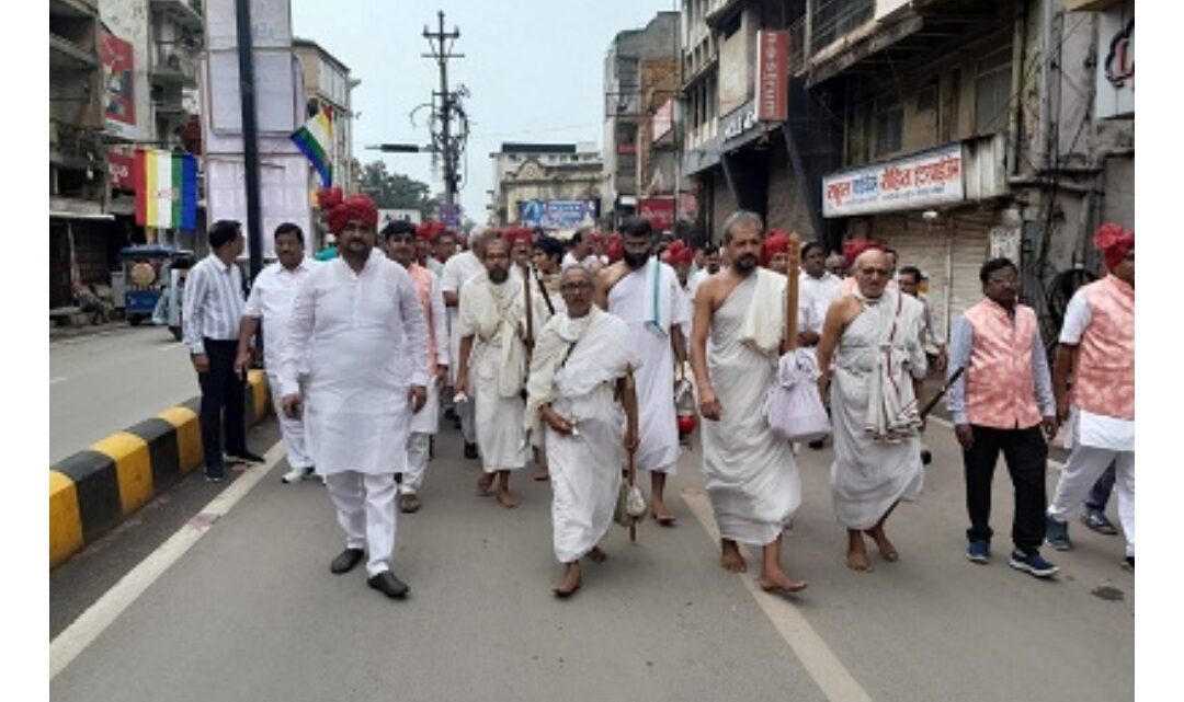 रायपुर: दीर्घ तपस्वी श्री विरागमुनि जी के मंगल प्रवेश पर निकली भव्य शोभायात्रा