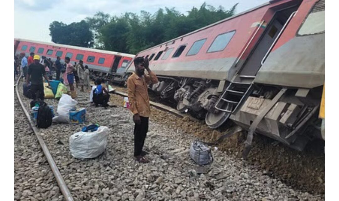 यूपी के गोंडा में रेल दुर्घटना को लेकर बड़ी लापरवाही की जानकारी सामने आई,महज दो मिनट की देरी से ट्रेन दुर्घटना.. पढ़े पूरी ख़बर