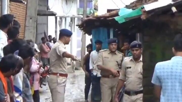 मां-बेटी की हत्या से गांव में हड़कंप, जांच में जुटी पुलिस…