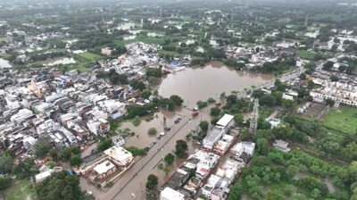 भारी बारिश से गुजरात में सैलाब, घरों में घुसा पानी, अंकलेश्वर – भरूच मार्ग पर 20 किमी जाम