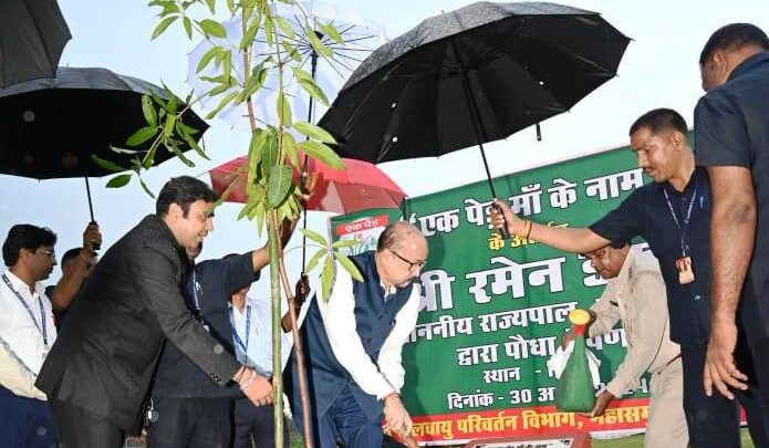 राज्यपाल डेका ने पुरातत्व नगरी सिरपुर का किया भ्रमण, एक पेड़ मां के नाम के अंतर्गत आम पेड़ का किया रोपण