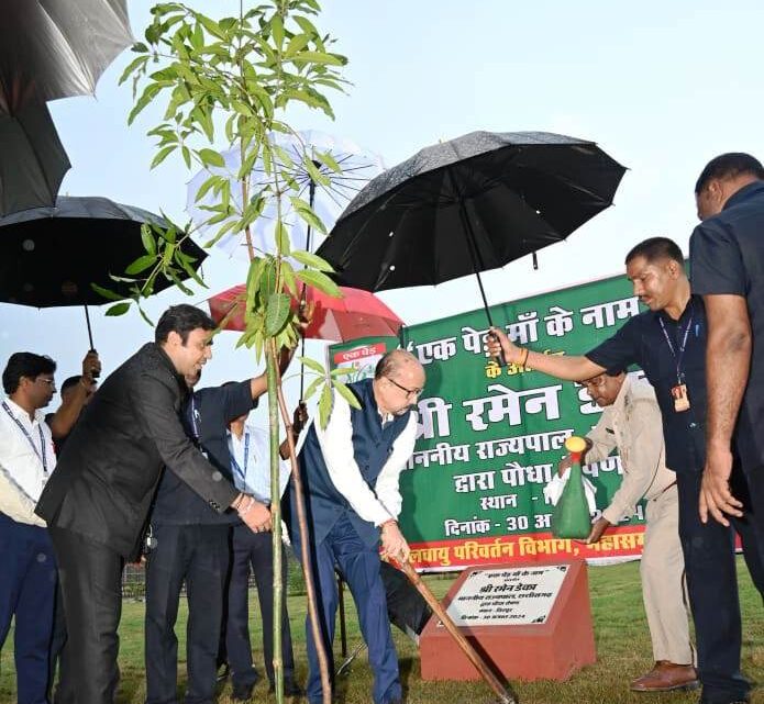 राज्यपाल डेका ने पुरातत्व नगरी सिरपुर का किया भ्रमण, एक पेड़ मां के नाम के अंतर्गत आम पेड़ का किया रोपण