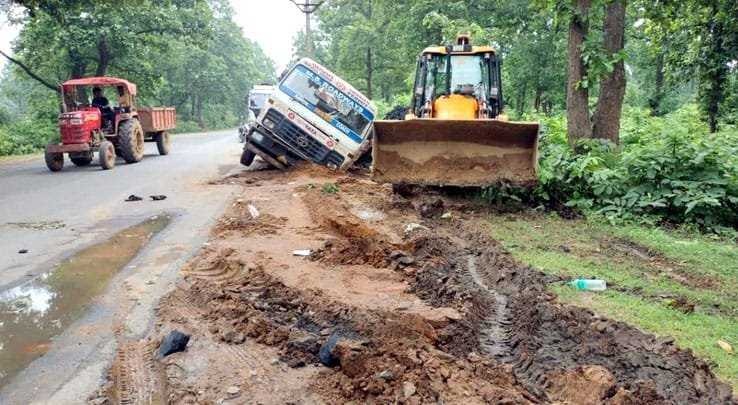 कोरबा ब्रेकिंग: लापरवाही पूर्वक शहर किनारे की गई खुदाई से हो रहे हादसे