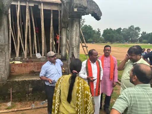 कोरबा: भारत माता मंदिर में चल रहे निर्माण कार्य की स्थिति का जायजा लेने पहुंचे विधायक