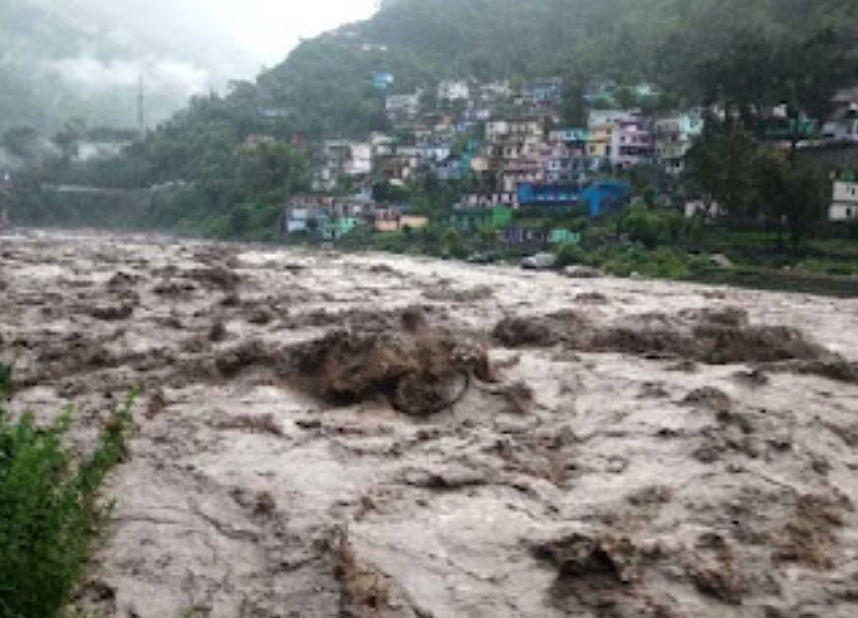 हिमाचल में बादल फटने और अचानक बाढ़ आने की घटनाओं में एक व्यक्ति की मौत, 45 लापता