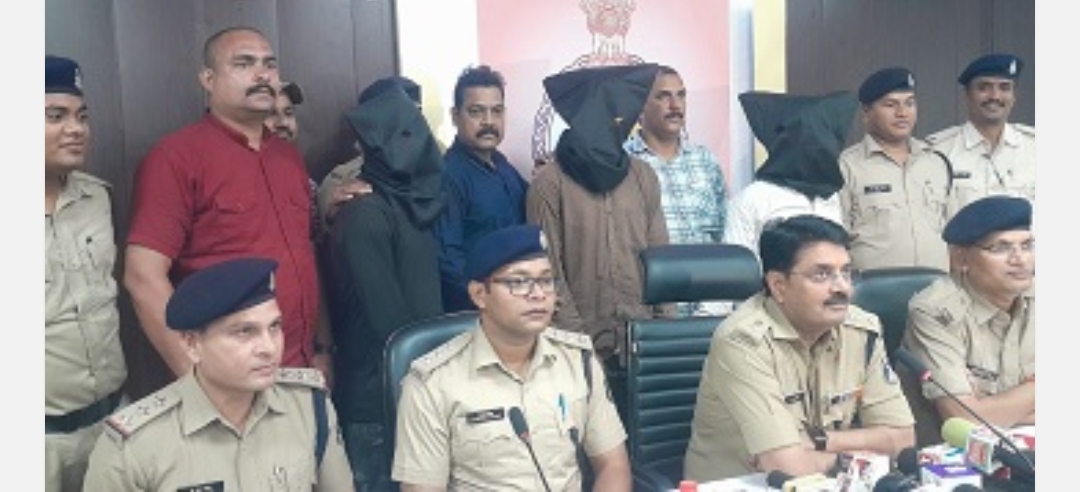 बिलासपुर पुलिस ने एक बड़ी सफलता हासिल करते हुए 24 घंटे के भीतर घर में घुसकर लूटपाट करने वाले तीन आरोपियो को किया गिरफ्तार..