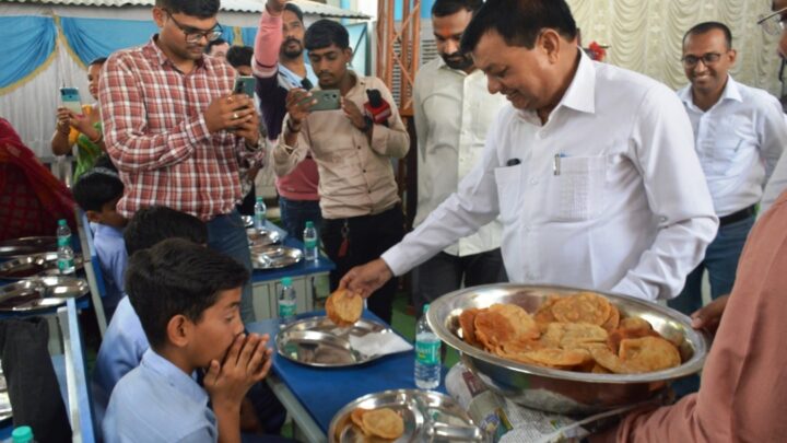 कोरबा: कैबिनेट मंत्री लखनलाल देवांगन ने पोषण आहार नाश्ता कार्यक्रम का किया शुभारंभ