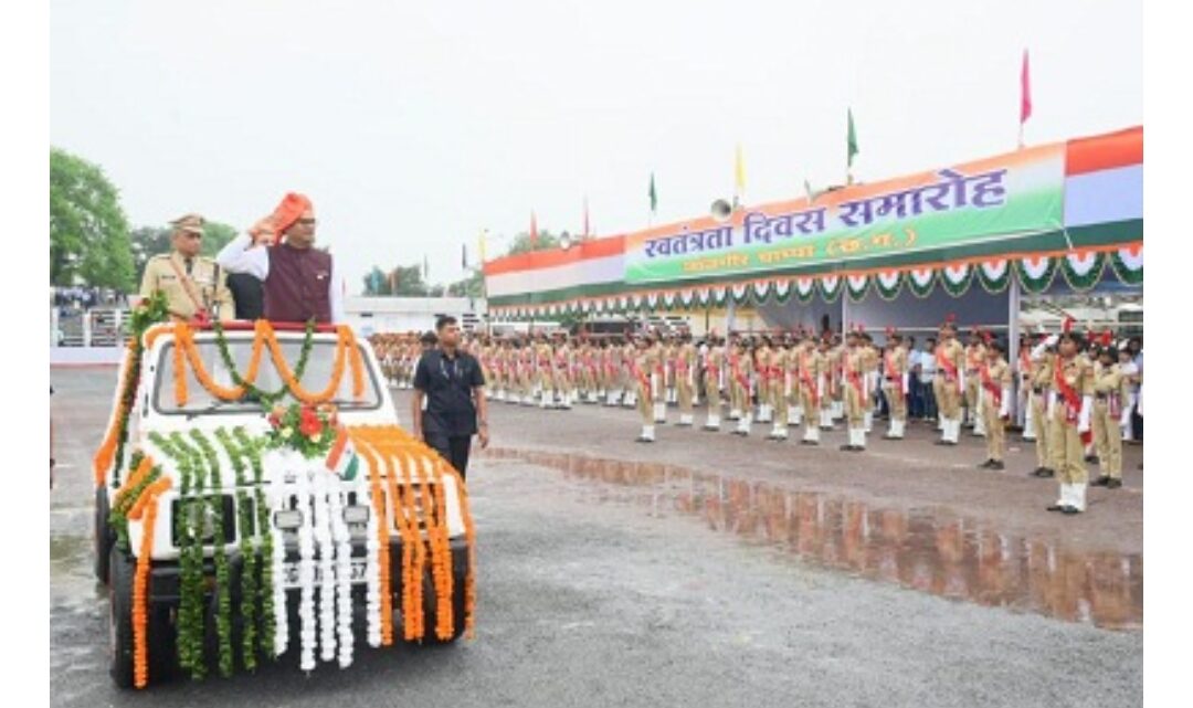 स्वतंत्रता दिवस पर जिले के प्रभारी मंत्री एवं वित्तमंत्री ओपी चौधरी ने फहराया तिरंगा