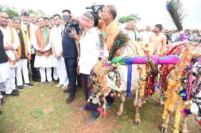 मड़ियापार पोला महोत्सव में शामिल हुए मुख्यमंत्री