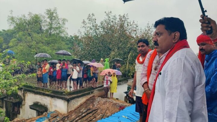 कबीरधाम जिले में भारी बारिश से बाढ़ के हालात, डिप्टी सीएम ने किया प्रभावित क्षेत्रों का दौरा