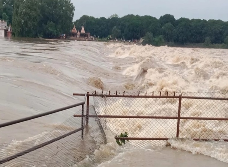 तेजी से बढ़ रहा है शिवनाथ नदी का जलस्तर, कई गांवों पर मंडराया बाढ़ का खतरा…