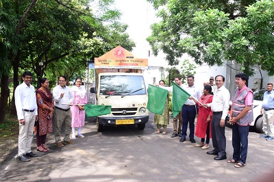 कलेक्टर ने आयुष्मान कार्ड बनवाने प्रचार-प्रसार रथ को दिखाई हरी झंडी