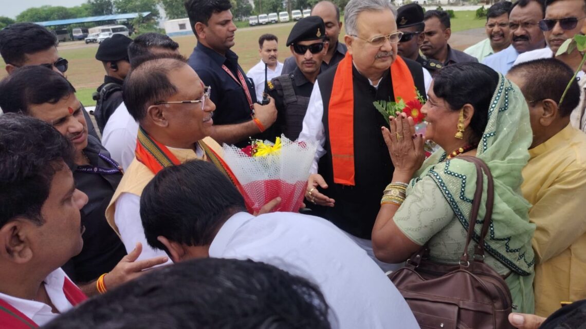 मुख्यमंत्री विष्णुदेव साय कवर्धा पहुँचे, हैलीपैड में हुआ अभूतपूर्व स्वागत