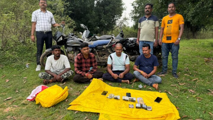 कोरबा पुलिस की बड़ी कार्रवाई: जुआ खेलते 6 आरोपी गिरफ्तार, नगदी रकम 22,700 और 3 मोटरसाइकिल जप्त