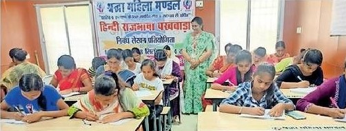 निबंध लेखन में छात्राओं, एसईसीएल की महिला कर्मियों ने लिया हिस्सा