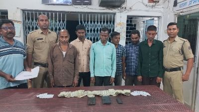 पुलिस ने जुआ खेलने वाले 6 आरोपियों को पकड़ा, 33,500 रुपये बरामद