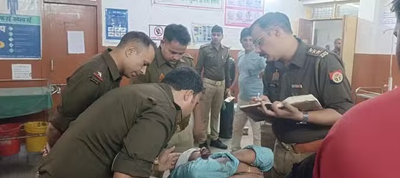 कैंटर ने टेम्पो ट्रैवलर को ठोका, 3 की मौत