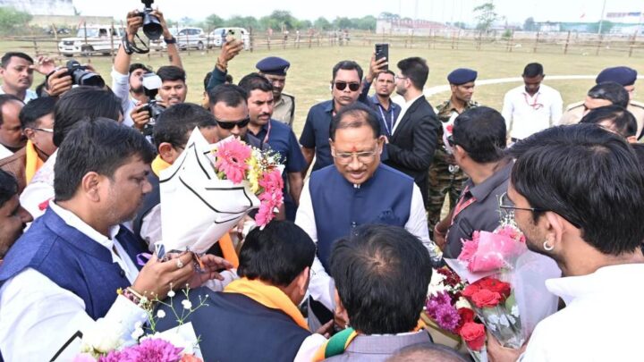 पहली बार बलौदाबाजार पहुंचे मुख्यमंत्री, हेलीपैड पर आत्मीय स्वागत