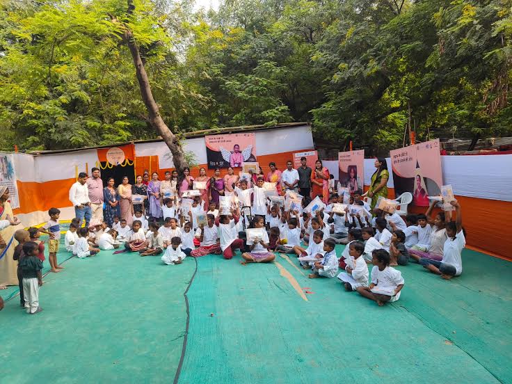 महाकुंभ मेले में शिक्षा विभाग और एजुकेट गर्ल्स संस्था के संयुक्त प्रयास से विद्या कुंभ अभियान के तहत प्राथमिक विद्यालय का किया गया शुभारंभ