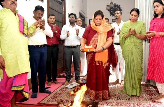 RAIPUR : राज्यपाल उइके ने की कन्या पूजा-अर्चना