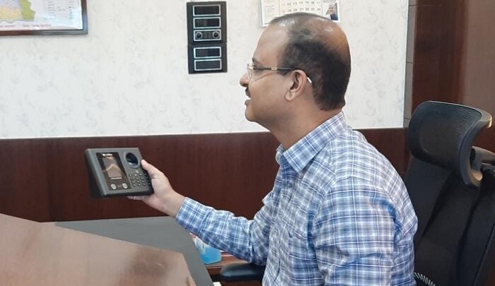 शासकीय कर्मियों के लिये लगेंगे फेस रीडिंग मशीन