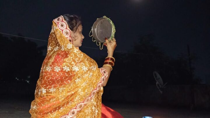 Karwa Chauth 2022 : कल मनाया जाएगा करवा चौथ, ऐसे करें पूजा, जीवनभर बनी रहेगी खुशहाली