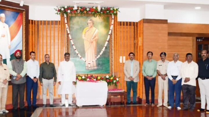 RAIPUR NEWS : विधान सभा अध्यक्ष डॉ. चरणदास महंत ने ‘‘लौह पुरूष सरदार वल्लभ भाई पटेल’’ एवं ‘‘ इंदिरा गांधी’’ को श्रद्धासुमन अर्पित किये