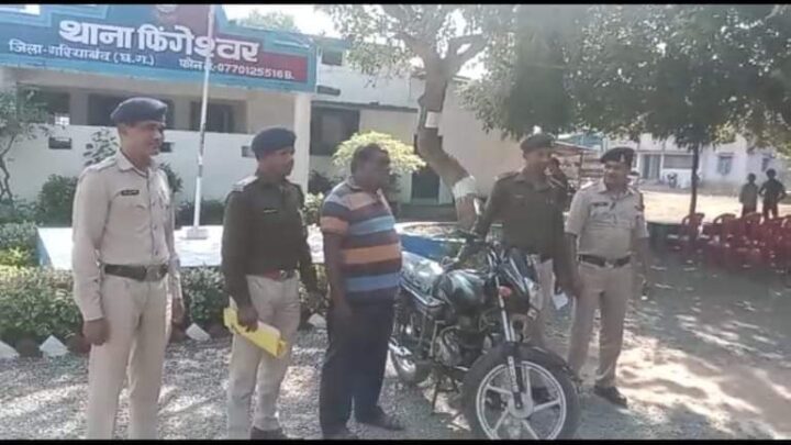 लूट की घटना को अंजाम देने वाले आरोपी चढ़ा पुलिस के हत्थे