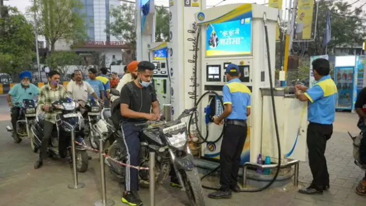 Petrol-Diesel Price: पेट्रोल-डीजल के नए दाम किए गए जारी, जानिए आज का भाव