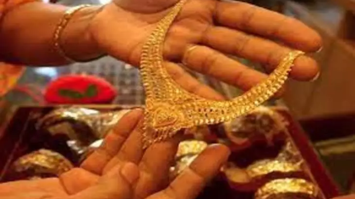 Today Gold Price : ऑल टाइम हाई के करीब पहुंचा सोना, आज 328 रुपये तेजी, चेक करें लेटेस्‍ट गोल्‍ड-सिल्‍वर रेट