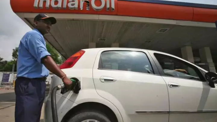 Petrol-Diesel Price: पेट्रोल-डीजल भरवाने से पहले चेक कर लें आज क्या चल रहा है रेट