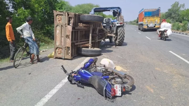 Accident News : अनियंत्रित ट्रक ने ट्रैक्टर, बाइक और डम्पर में मारी टक्कर, कई लोग घायल….