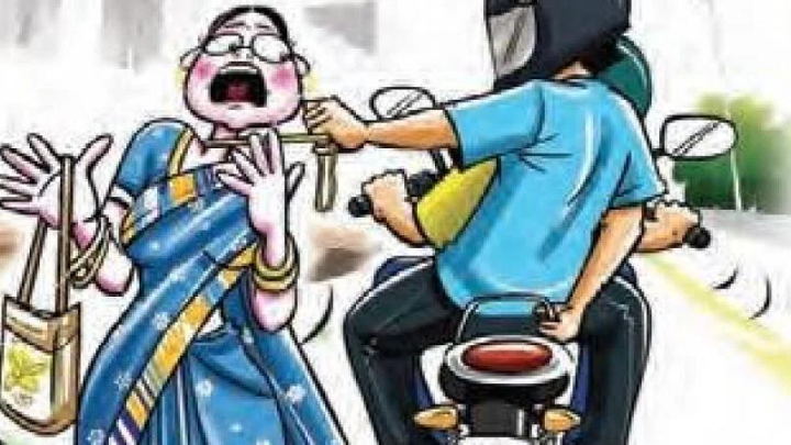 पुलिसकर्मी बन वृद्धा से सोने की चेन ले उड़े टप्पेबाज, CCTV फुटेज से की जा रही जांच…