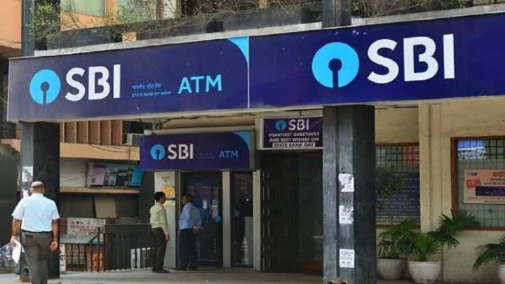 Fixed Deposit Interest Rate : SBI ने लॉन्च की स्पेशल Bank FD, निवेशकों में मिल रहा तगड़ा ब्याज….