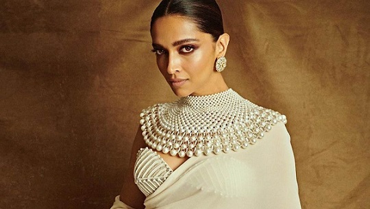 Deepika Padukone Net Worth: कमाई के मामले में कई स्टार्स से आगे हैं दीपिका, करोड़ों के बिजनेस की हैं मालकिन