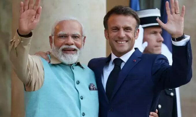 PM Modi In Paris: राष्ट्रपित मैक्रों ने पीएम मोदी के सम्मान में रखा डिनर, प्रधानमंत्री बोले – हमारी दोस्ती और गहरी हो गई, चंदन का सितार, फर्स्ट लेडी को सिल्क की साड़ी गिफ्ट की