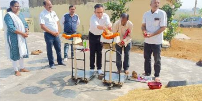 कोरबा: धान खरीदी का हुआ शुभारंभ, कलेक्टर ने धान खरीदी की प्रक्रिया को सुचारू रूप से संचालन करने के दिए निर्देश