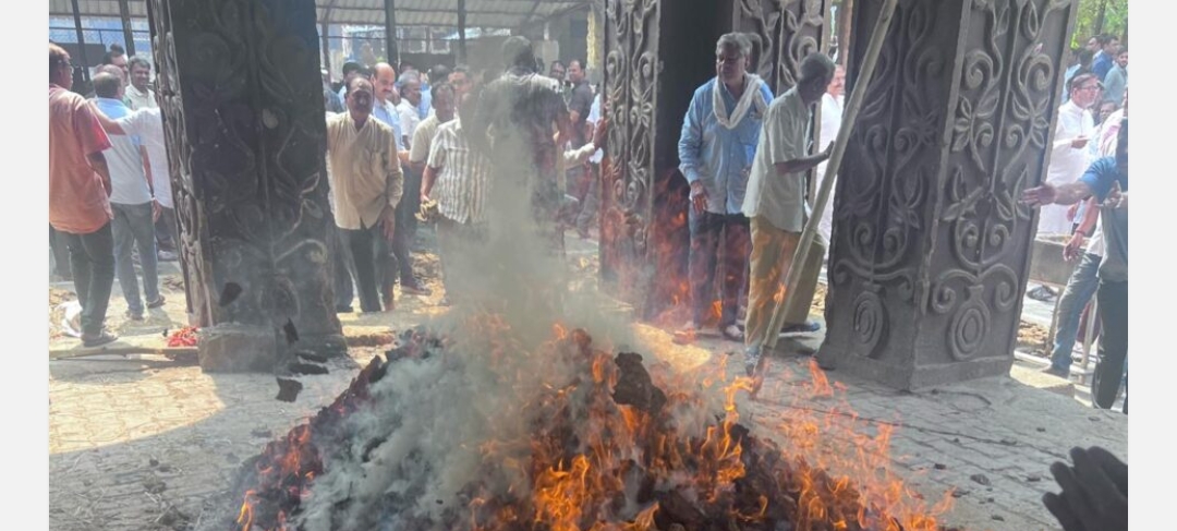 पंचतत्व में विलीन हुई मंत्री बृजमोहन अग्रवाल की मां पिस्ता देवी, बड़े बेटे गोपाल ने दी मुखाग्नि