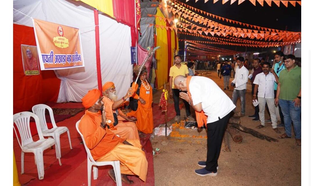 मंत्री बृजमोहन के शिष्टाचारात्मक सम्मान से भाव विभोर हुए प्रबुद्धजन