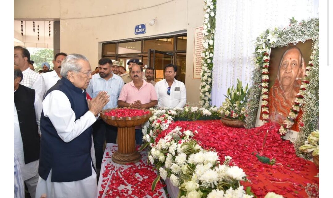 राज्यपाल मंत्री बृजमोहन अग्रवाल  की माताजी के निधन पर शांति मिलन कार्यक्रम में हुए शामिल